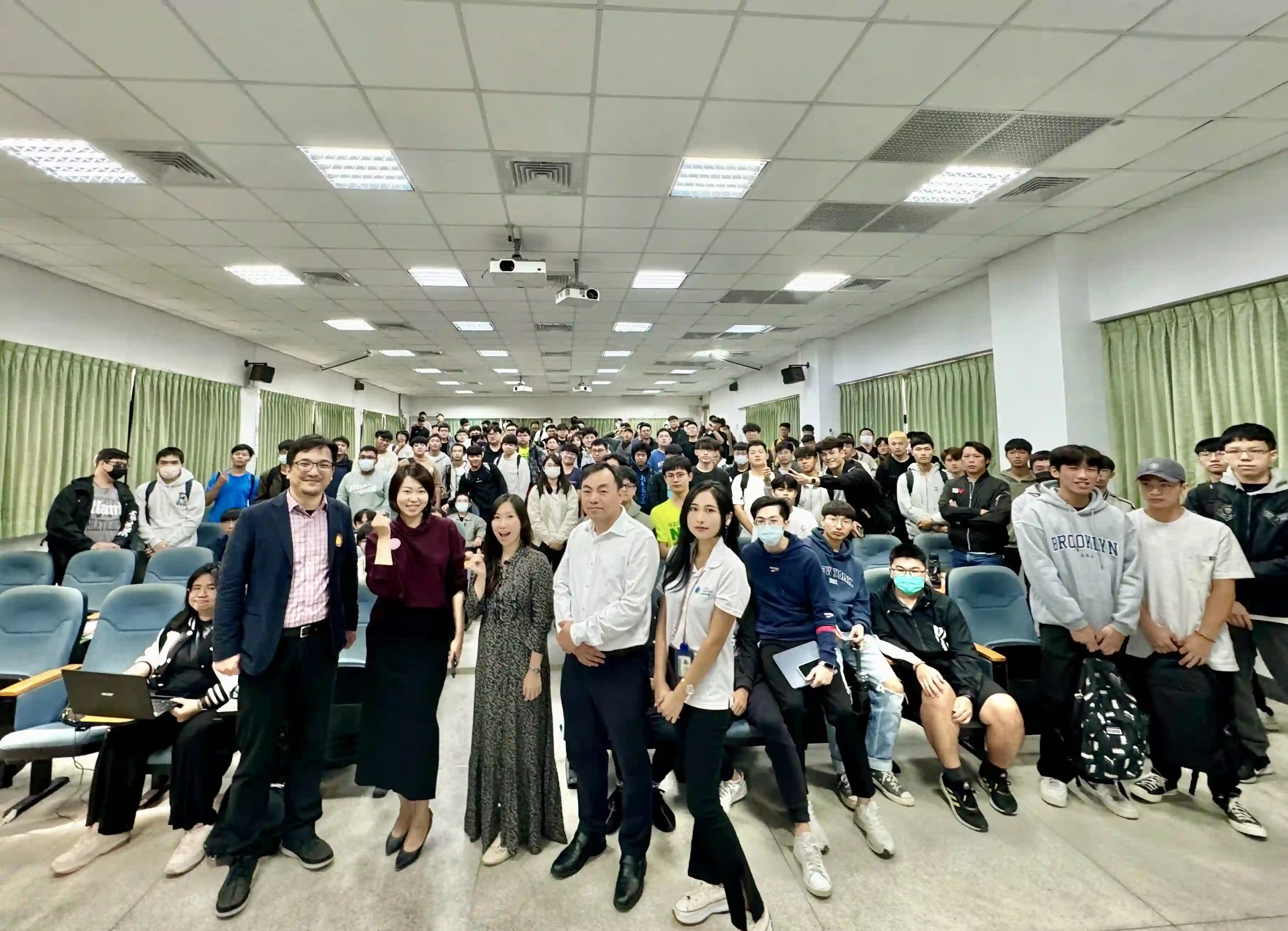 EnergyOMNI 舉辦 ROC (Renewables On Campus)  校園巡迴講座　為能源產業媒合人才