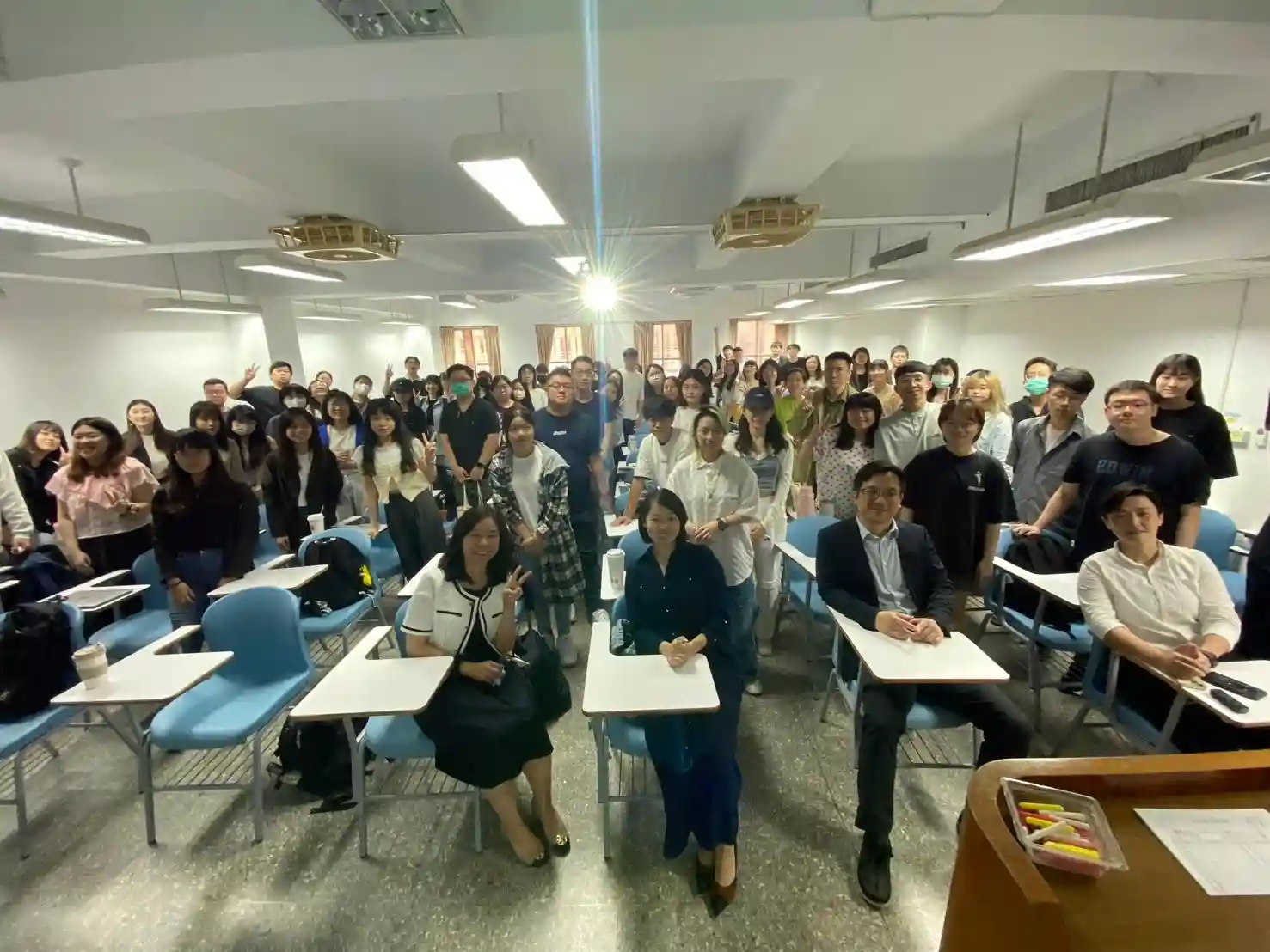 EnergyOMNI ROC 校園巡迴講座點燃文組生對綠能的熱情