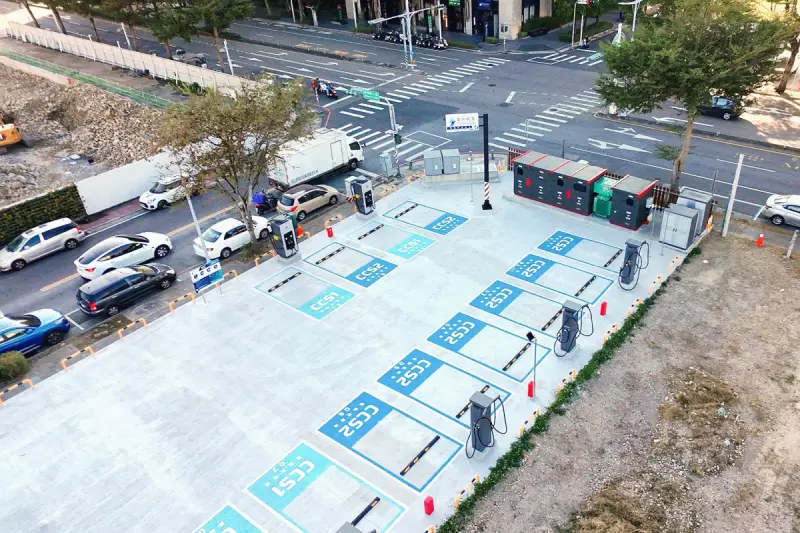 星舟快充啟用首座 1MW 快充專用站　布局百貨商圈、全台站點突破 159 座