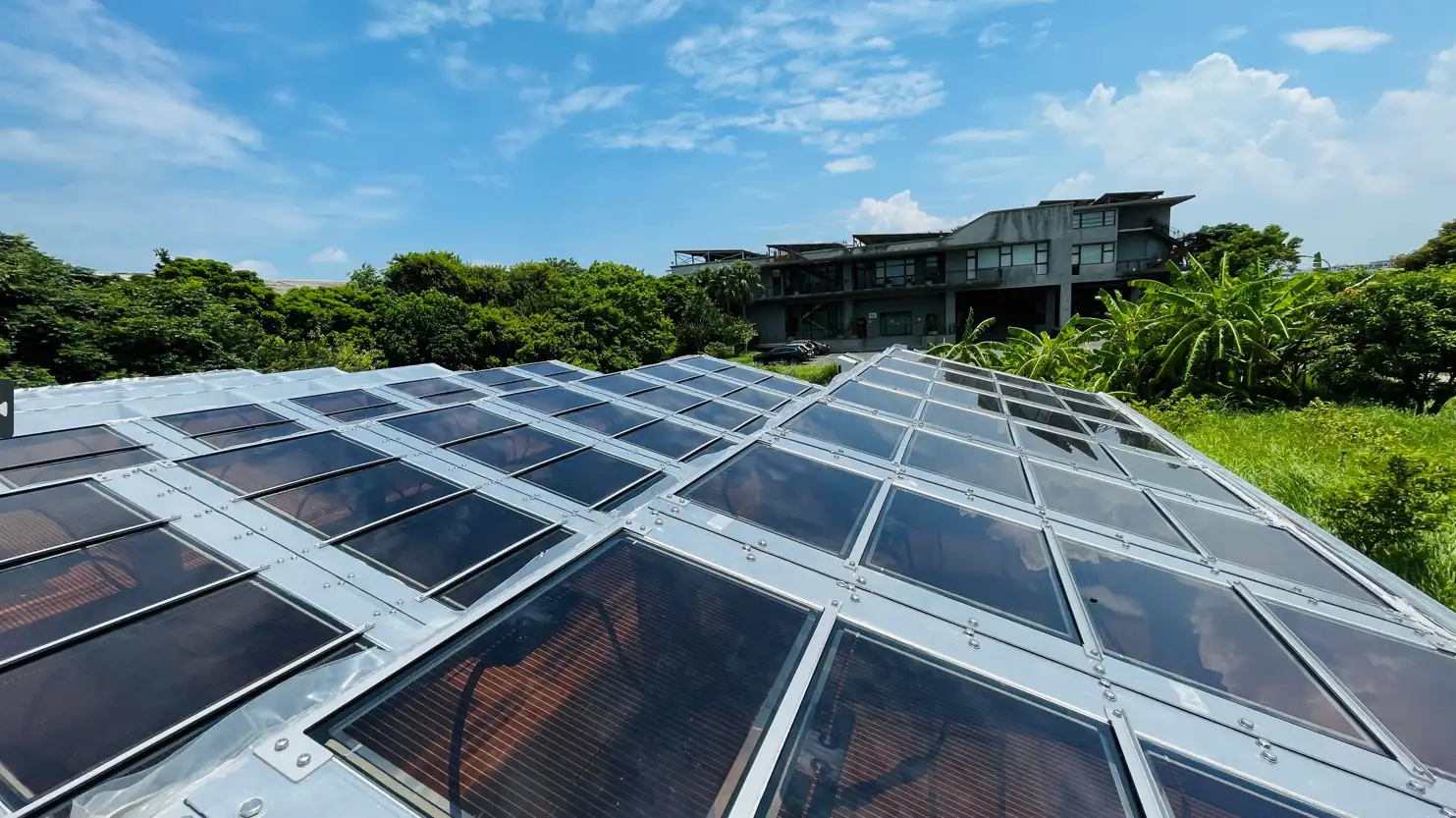 -EnergyOMNI * 2025能源週 ｜「讓每一扇窗都會發電」　鈣鈦礦：從學研界走出來的下一代太陽能